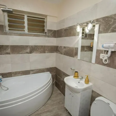 Golden 2 * Năvodari